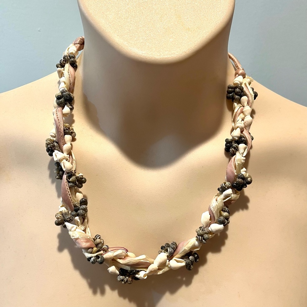 Vintage Women’s Souvenir Hawaiian Handmade Sea Shell Ribbon Necklace
